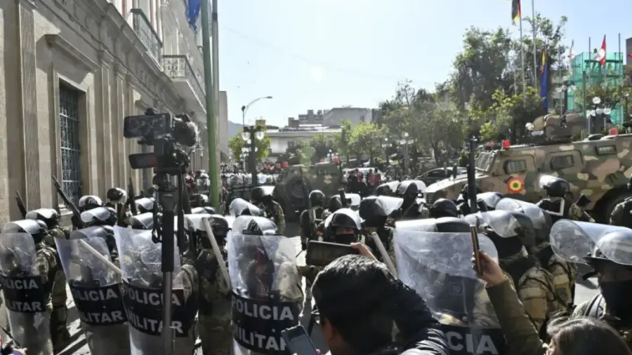 El Presidente de Bolivia, Luis Arce, asegura que el país enfrenta un "intento de golpe de Estado"