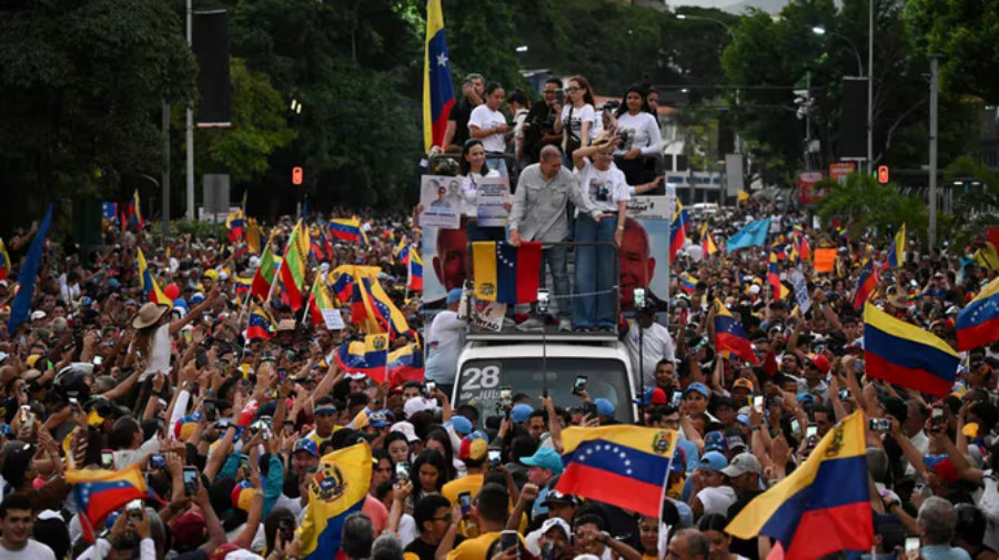 Venezuela: González Urrutia y Machado cerraron su campaña electoral ante miles de seguidores: “Estamos listos para votar, ganar y celebrar”