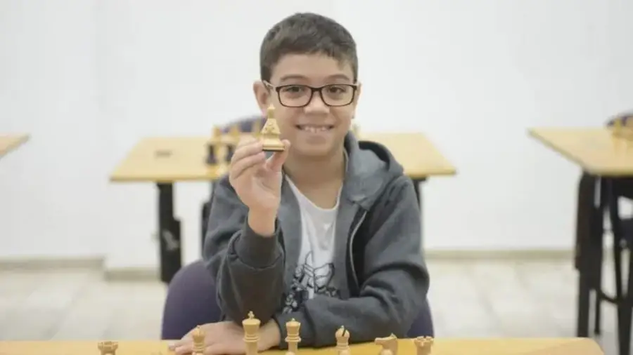 El argentino Faustino Oro, leyenda del ajedrez con 10 años, se convirtió en el maestro internacional más joven de la historia