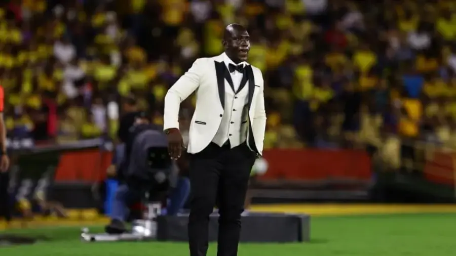 Quién es Segundo Castillo, el técnico de Barcelona de Ecuador que dirige en smoking