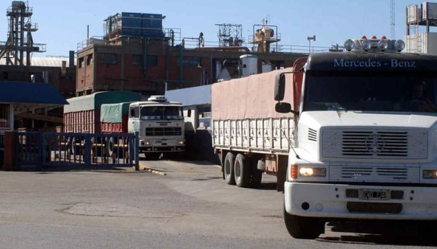 La devaluación provocó una inflación mensual récord en el transporte de cargas, 20,3%
