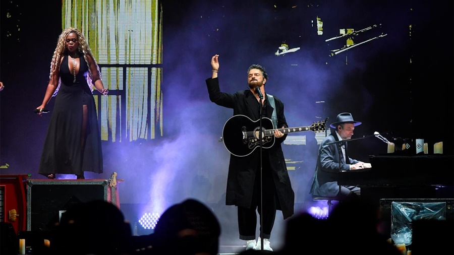 El cantante y compositor guatemalteco Ricardo Arjona de 59 años anunció su retiro por problemas de salud
