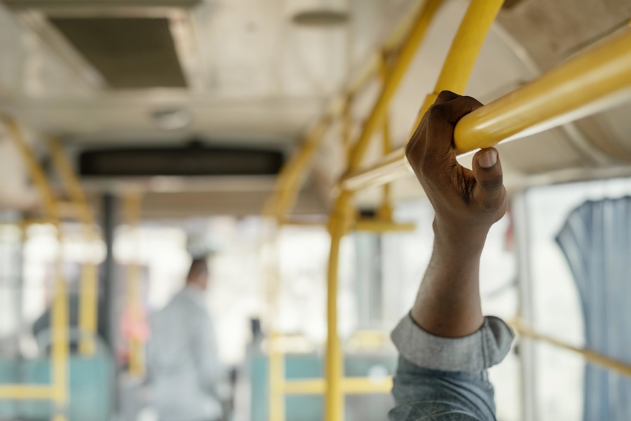 El colectivo es el medio más utilizado para llegar al trabajo, más de la mitad considera que su valor es elevado con relación al servicio recibido