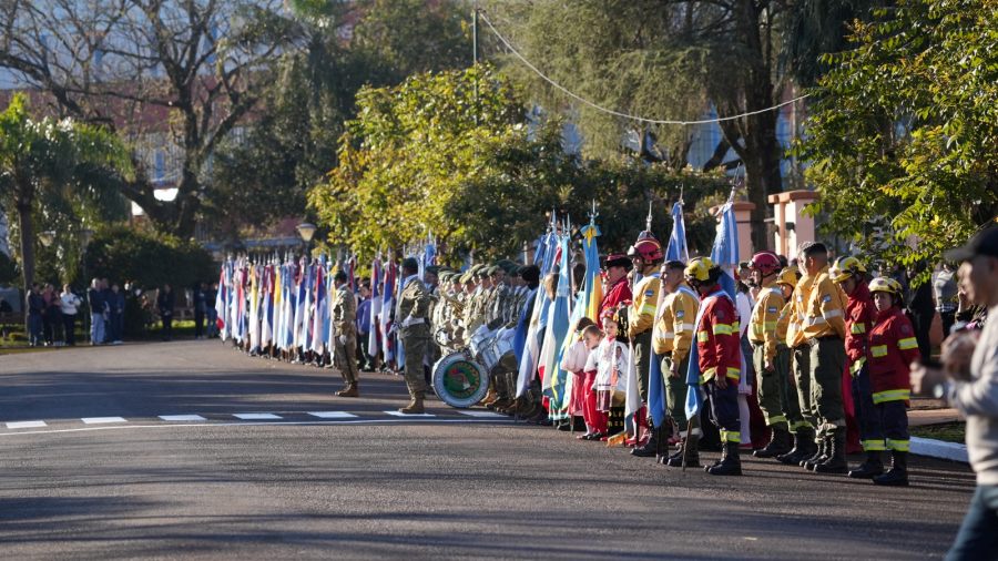 El Municipio misionero de Apóstoles celebró con éxito el acto conmemorativo por el 209° Aniversario de la Independencia