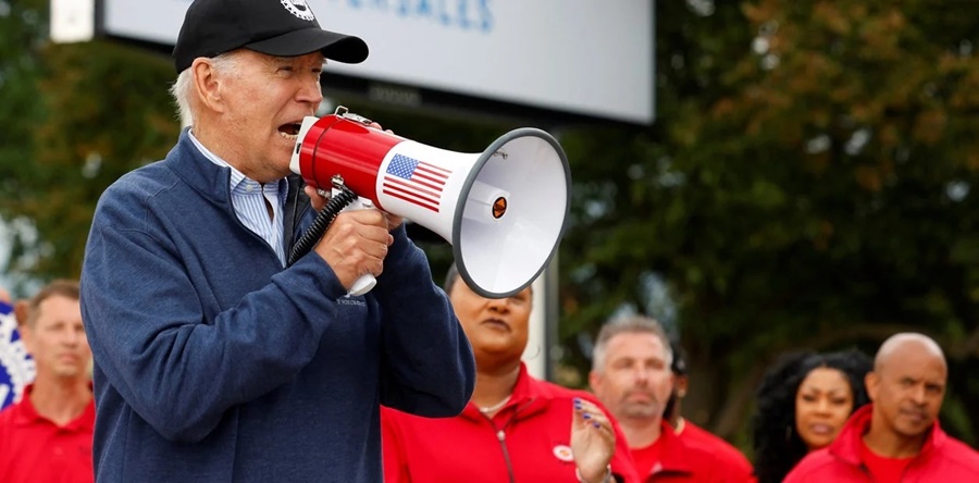 Estados Unidos: Joe Biden sorprende, es el primer presidente de Estados Unidos en sumarse a un piquete de trabajadores