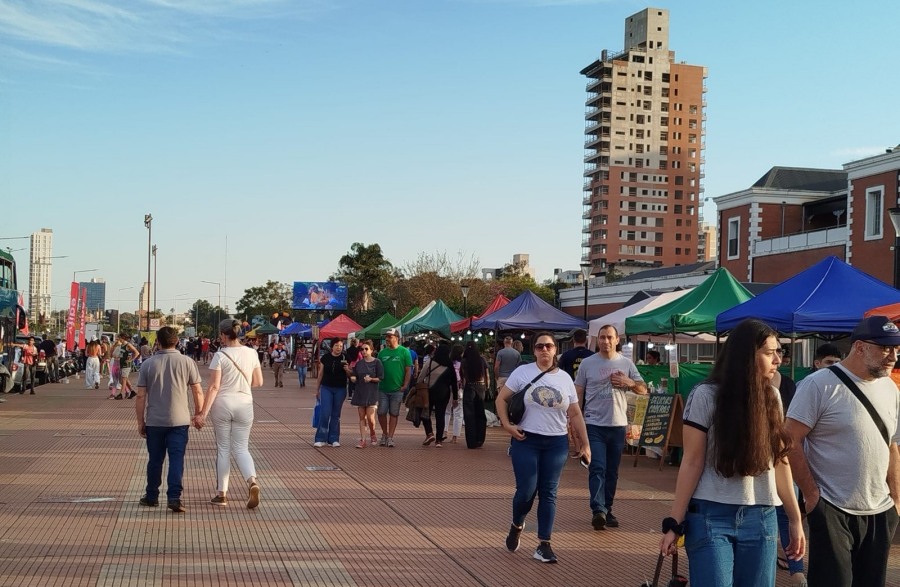 Posadas: Más de cuatrocientos emprendedores locales en el cuarto tramo de la Costanera, para disfrutar de propuestas gastronómicas, artesanías, viveros y una variedad de productos elaborados