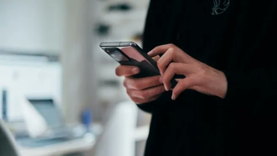 Se reduce desde el lunes: Impuesto PAIS, esperan una baja del precio de celulares, notebooks y otros productos de electro