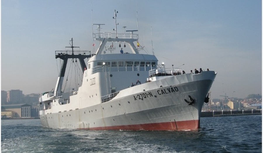 Prefectura Naval detectó un buque que presumiblemente pescaba ilegalmente dentro de la Zona Económica Exclusiva Argentina