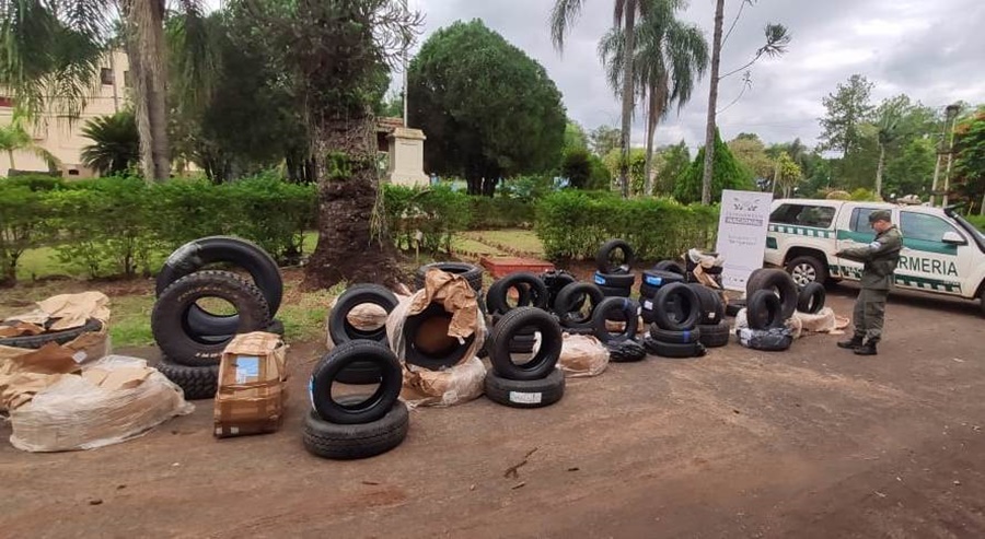 Misiones: En un procedimiento, Gendarmería Nacional logró la incautación de ciento treinta y dos cubiertas, en el marco de la Ley de Contrabando