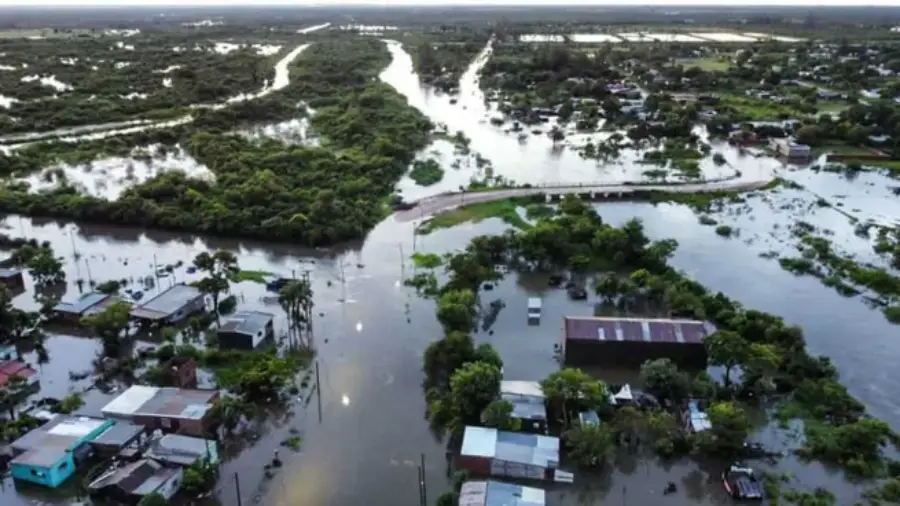 Al menos 16 víctimas fatales: Temporal en la ciudad bonaerense de Bahía Blanca, el Gobierno Nacional decretó tres días de duelo nacional y anunció que enviará 10.000 millones de pesos