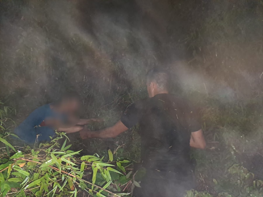 La Policía de Misiones rescató a una mujer que se encontraba perdida y atrapada en una zona de monte bajo una tormenta en Garuhapé