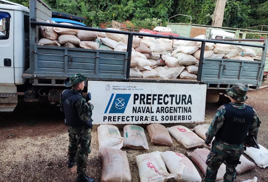 Misiones: Prefectura Naval secuestra más de nueve toneladas de soja que iban a ser exportadas ilegalmente al Brasil, sin aval aduanero