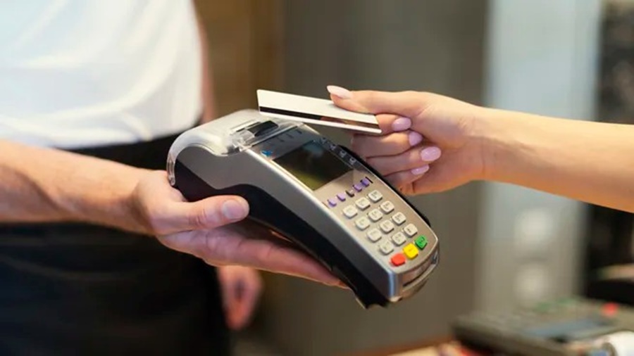 Publicado en el Boletín Oficial: AFIP modificó los controles para las compras con tarjeta de débito
