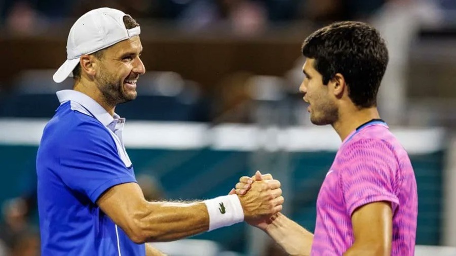 Tenis: El español Carlos Alcaraz, eliminado en los cuartos de final del Masters 1000 de Miami, cayó ante el búlgaro Grigor Dimitrov por 6-2 y 6-4