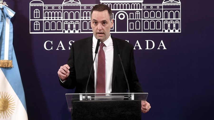 Conferencia en Casa Rosada: Manuel Adorni anunció la revisión de contratos y la "suspensión de la pauta en los medios por un año"