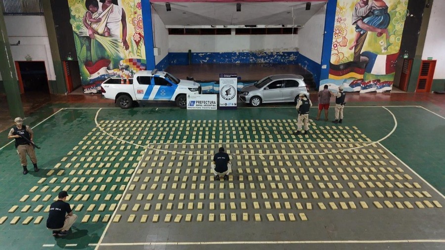Golpe al narcotráfico en Corrientes y Misiones: Prefectura Naval Argentina secuestró casi una tonelada de marihuana