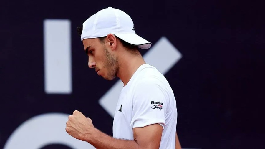 Tenis: El argentino Francisco Cerúndolo ganó por paliza y se metió en los cuartos de final del Río Open