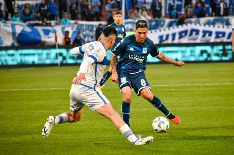 Copa de la Liga Profesional de Fútbol: Racing Club logró un agónico empate en su visita a Godoy Cruz de Mendoza para mantener la punta