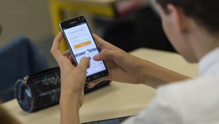 En la Ciudad Autónoma de Buenos Aires los estudiantes ya no podrán usar el celular en la escuela