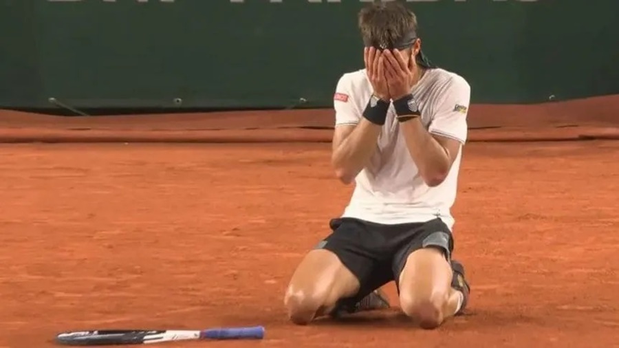 Tenis: Tomás Etcheverry avanzó a cuartos de Roland Garros 2023, y es la única esperanza argentina tras la eliminación de Francisco Cerúndolo