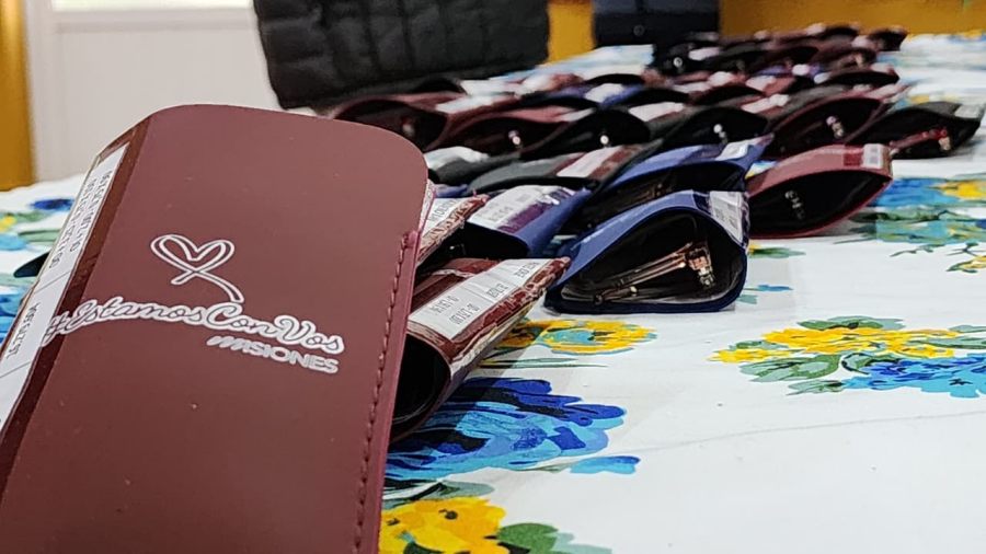Apóstoles: Entrega de anteojos del Programa "Estamos con Vos", con esta segunda tanda, se completa un total de 106 unidades entregados