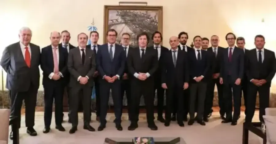 El Presidente Javier Milei se reunió con empresarios en la embajada argentina en Madrid