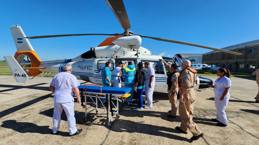 Rescate en el aire: Prefectura Naval Argentina aeroevacuó a un hombre herido en la Isla Martín García