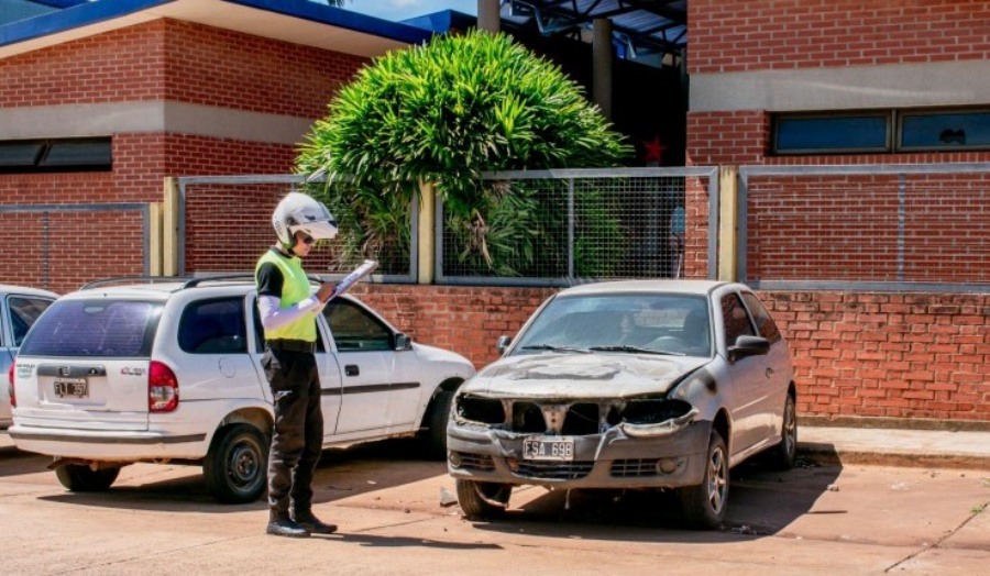 Posadas avanza en la remoción de vehículos abandonados en la vía pública: El Municipio ya retiró más de 250 autos abandonados y continúa trabajando junto a las Delegaciones Barriales