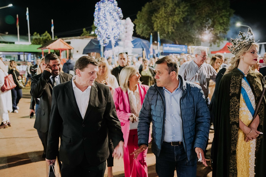 Misiones: El Gobernador Herrera Ahuad asistió a la apertura de la Fiesta Nacional e Internacional de la Yerba Mate en Apóstoles
