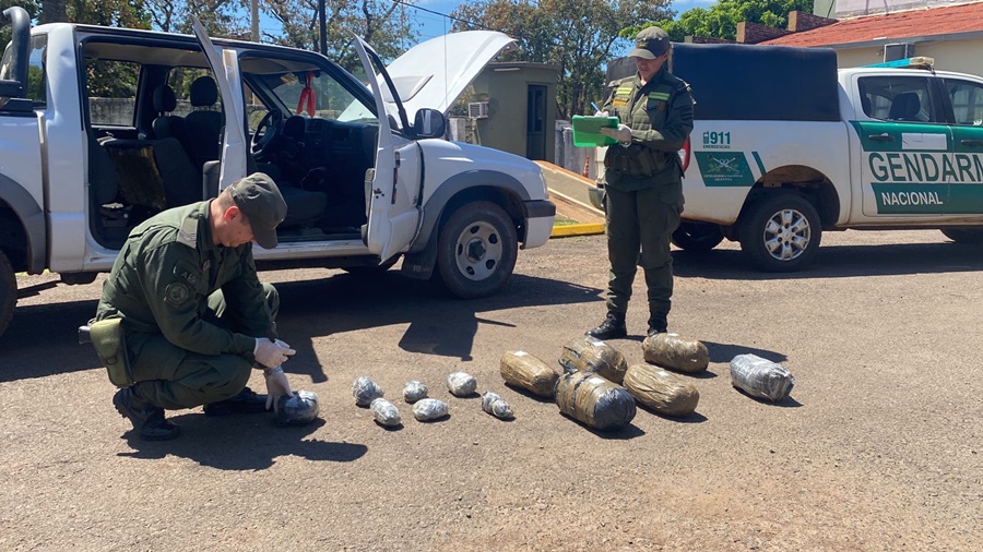 Misiones: Dos personas que se dirigían a Córdoba cargaban con cocaína y marihuana en su vehículo, el estupefaciente se encontraba oculto debajo del asiento trasero