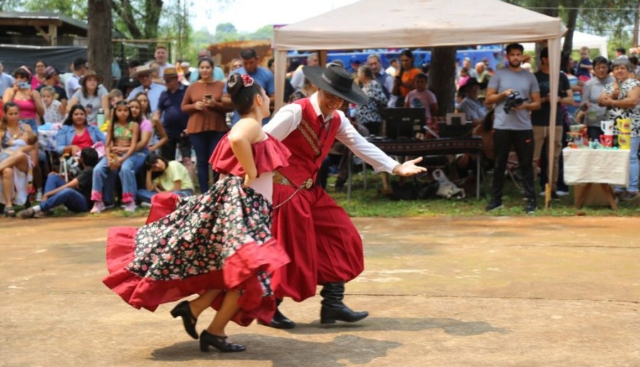 Misiones: El Gobernador Hugo Passalacqua visitó la Fiesta Provincial del Lechón en Bonpland y la Fiesta Provincial del Pan en Gobernador López, “las fiestas populares de misiones reflejan el espíritu y la alegría de nuestra gente”