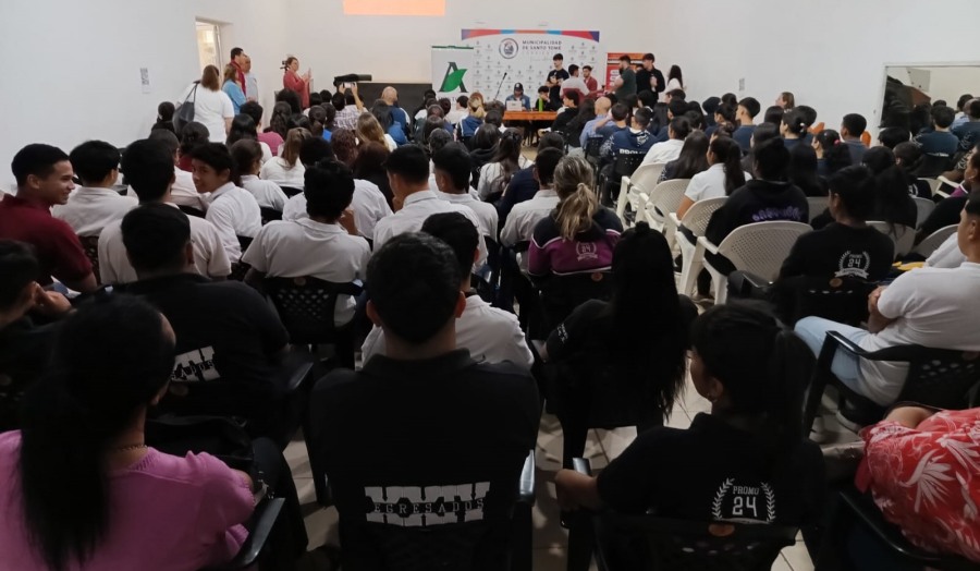 Alumnos de la ciudad de Apóstoles participaron del taller de Tecnologías de la Información y Comunicación en la localidad correntina de Santo Tomé