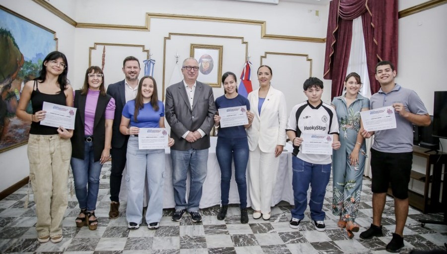 Entregaron Becas “Andrés Guacurarí” a estudiantes misioneros con el objetivo de garantizar su continuidad en el ámbito académico