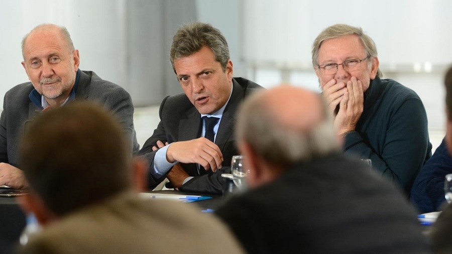 Massa anunció quita de retenciones a los lácteos por 90 días