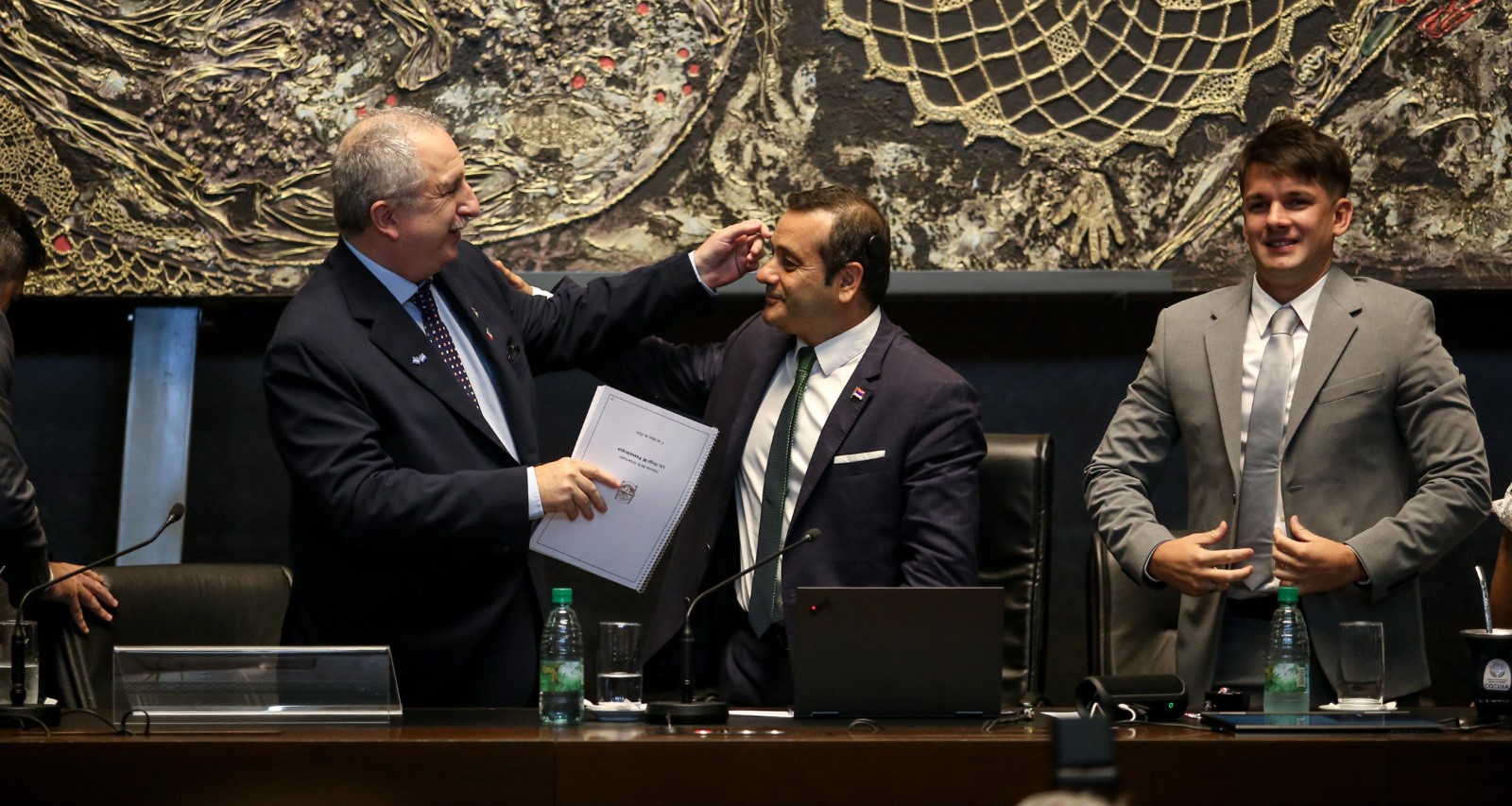 Misiones: El Gobernador Hugo Passalacqua inauguró el 52° Período Legislativo de la Cámara de Representantes, presentando un informe que resalta los avances en empleo y tecnología en la Provincia