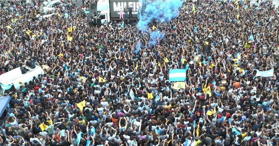 Javier Milei visitó Rosario, frente a miles de militantes de su partido antes del balotaje: “No se dejen llevar por el miedo porque paraliza”