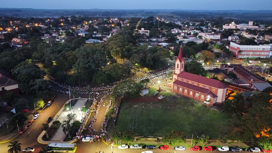 La bendición de alimentos es una tradición de la zona sur de Misiones y también un fenómeno turístico que se enmarca en el Circuito Étnico Religioso en la que participan los apostoleños y turistas
