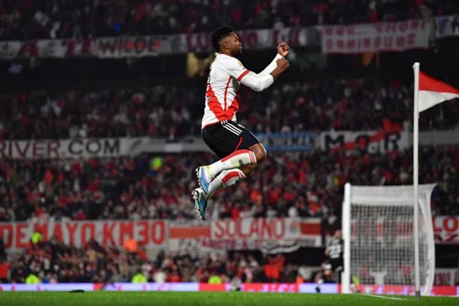 River Plate se impuso 3 a 1 ante Arsenal de Sarandí en el Monumental, el Millonario, que necesita cambiar la imagen de los últimos partidos, volvió al triunfo con goles de Borja, en dos oportunidades y De la Cruz