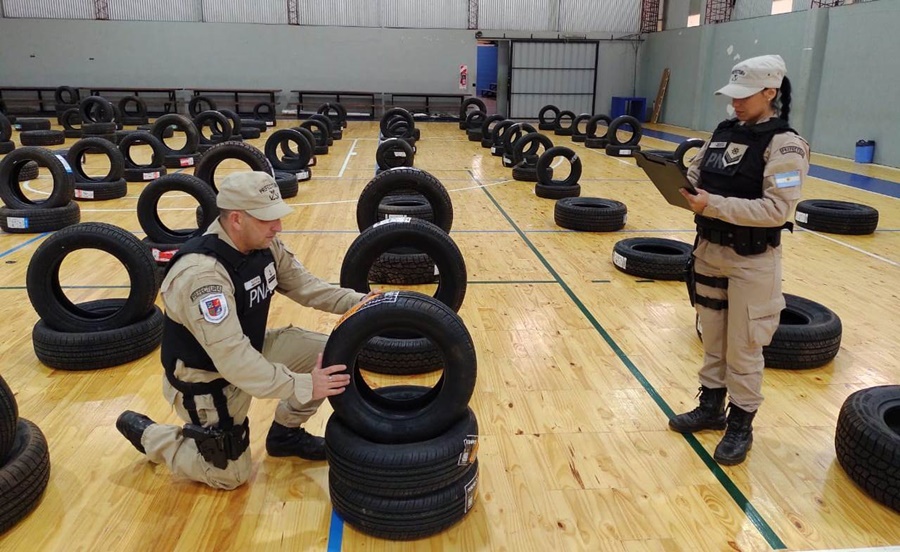 La Prefectura Naval Argentina secuestró más de trescientos neumáticos en Misiones