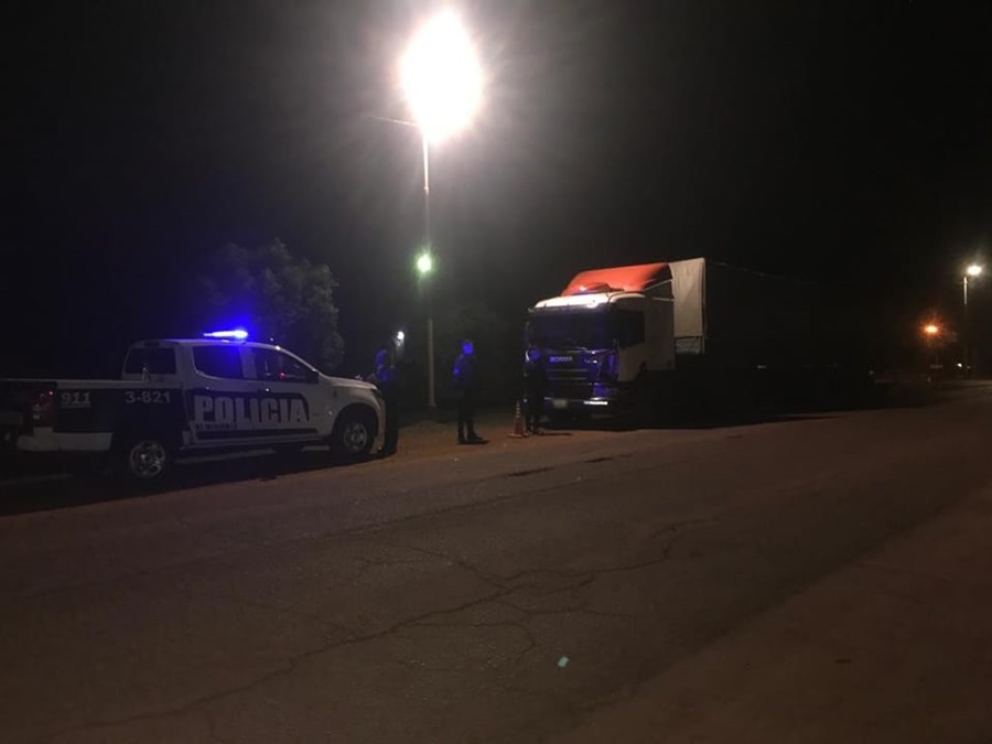 Misiones: En Azara la Policía ubicó un camión con una carga de granos de soja irregular, fue retenido