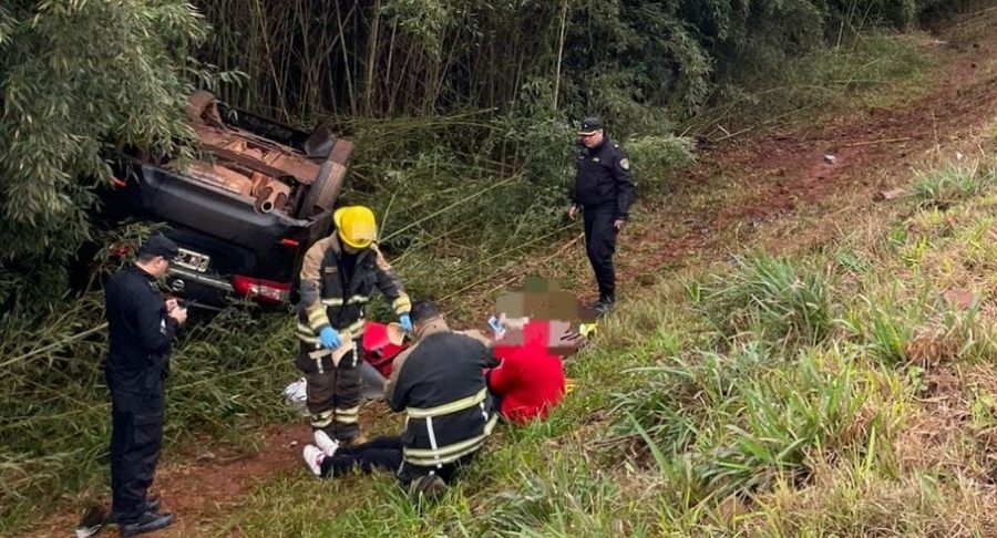 Despiste sobre la Ruta Nacional Nº 12, a la altura del Barrio Helvecia de la localidad misionera de de Hipólito Yrigoyen, dejó dos mujeres lesionadas