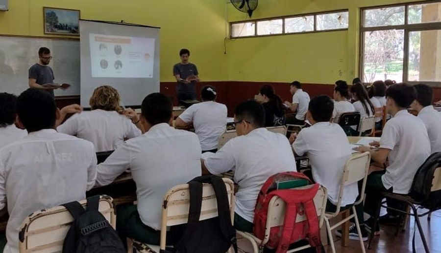 Jóvenes apostoleños participaron en charlas de Educación Financiera