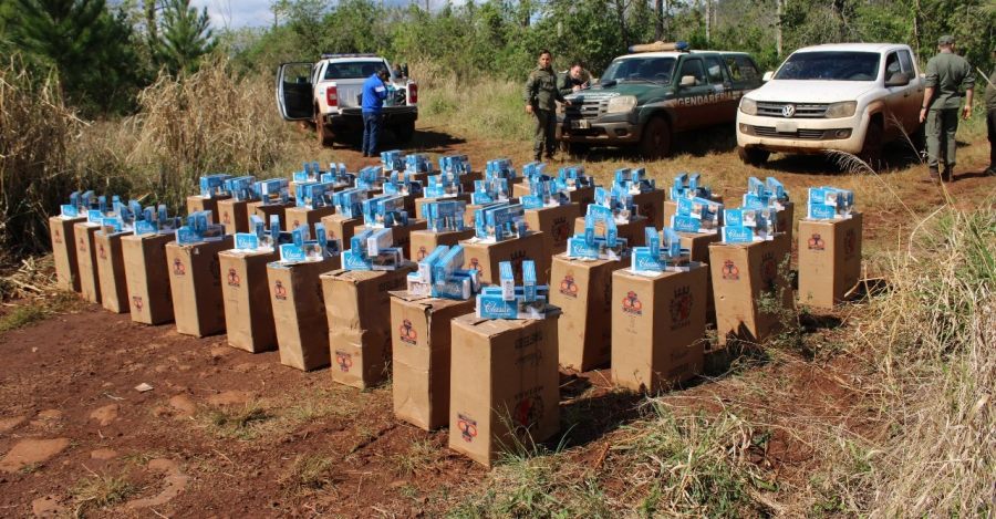 Trasladaban más de veinte mil paquetes de cigarrillos: El vehículo utilizado poseía pedido de secuestro activo por robo