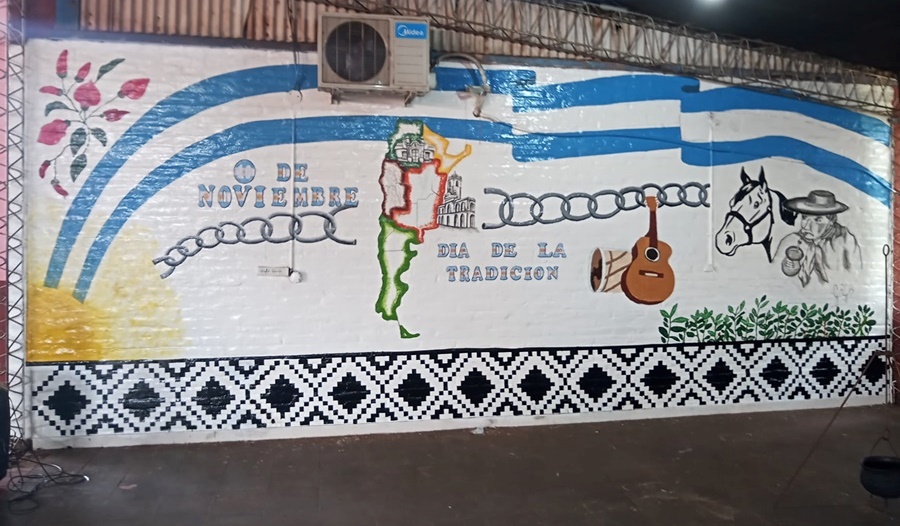 Apóstoles: La comunidad educativa de la Escuela Normal Mariano Moreno tuvieron acto e inauguración del mural en el marco del Día de la Tradición