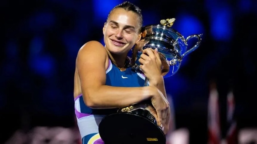La tenista bielorrusa Aryna Sabalenka se quedó con el Abierto de Australia y festejó su primer Grand Slam