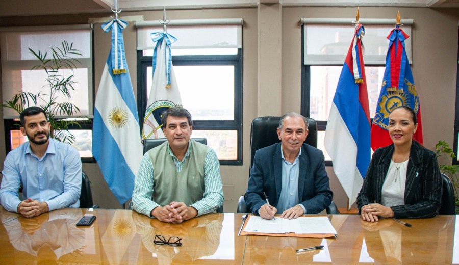 Posadas: Stelatto y Dib firmaron el traspaso de terrenos al CGE para la creación de un Centro Educativo