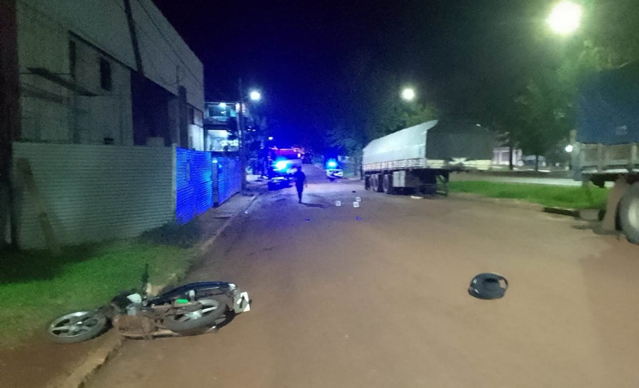 Misiones: Un motociclista de 29 años falleció en un siniestro vial ocurrido en Jardín América, habría impactado contra el semirremolque