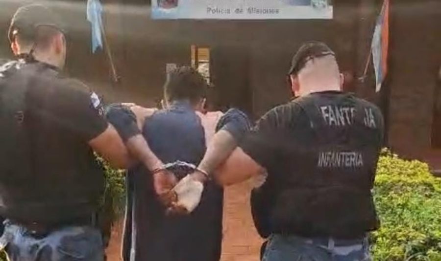 Apóstoles: Fue captado saltando una reja y escalando un balcón para robar, y la Policía de Misiones lo detuvo en minutos