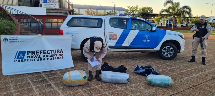 Prefectura Naval Argentina secuestró más de 50 kilogramos de marihuana en Misiones, hay dos detenidos