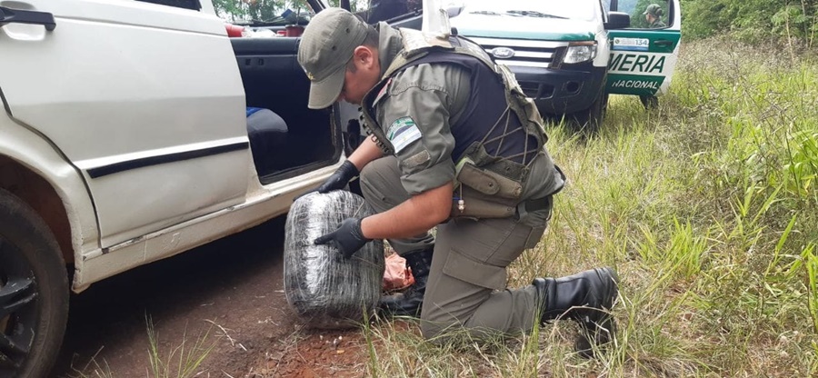 Integrantes del Escuadrón 9 Oberá de Gendarmería Nacional, secuestraron seis kilos con ciento cincuenta gramos de marihuana, con la detención de dos personas
